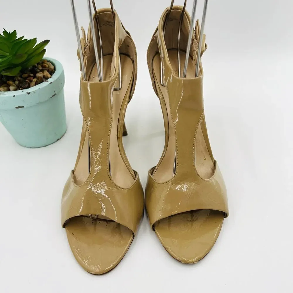 Nine West Nude Patent Leather T Strap Peep Toe Heels Sandals Size 8.5